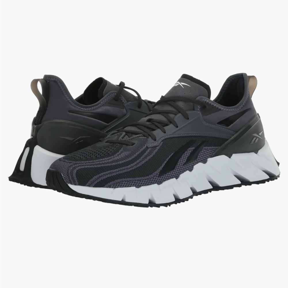 Reebok Zig Kinetica Edge Sneakers in Black. Size 6,5